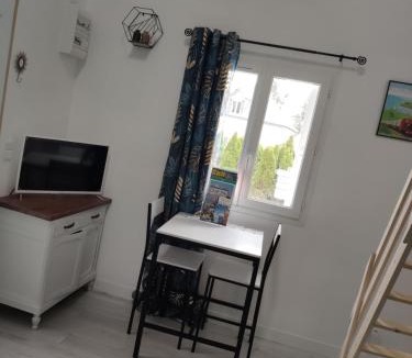 Mareuil-Caubert Apartment | Studio des Monts Caubert