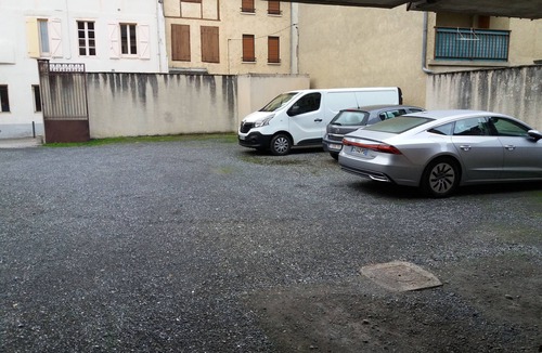 Bagneres-de-Luchon House | studio downtown, quiet with elevator and garage