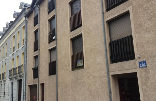 Bagneres-de-Luchon House | studio downtown, quiet with elevator and garage