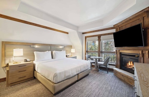 Downtown Resort | Studio/Downtown Aspen/Heated Pool/Fireplace and More!