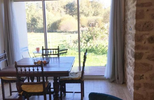 Peyrat-le-Chateau Apartment | Studio du centre UnisVers