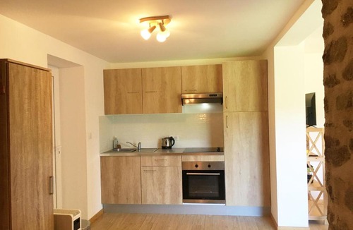 Peyrat-le-Chateau Apartment | Studio du centre UnisVers