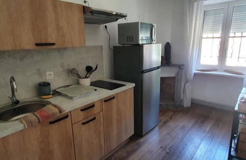 Conques-sur-Orbiel Apartment | Studio du château de l'ange au violon 1 to 4 people