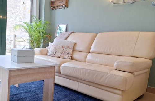 Fye Apartment | Studio "Du Meslay - Fyé" with Private Terrace, Shared Garden and Wi-Fi