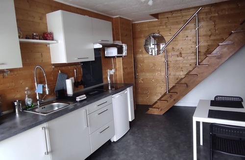 Lempdes Apartment | Studio Duplex Avec Terrasse Ombragée