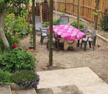 Gland House | Studio e rez de jardin