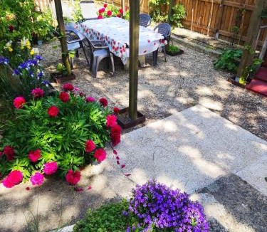 Gland House | Studio e rez de jardin