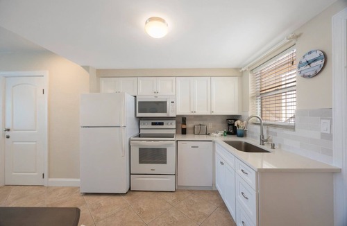 Madeira Beach Condo | Studio Efficiency Ground Floor - Surf Song #116