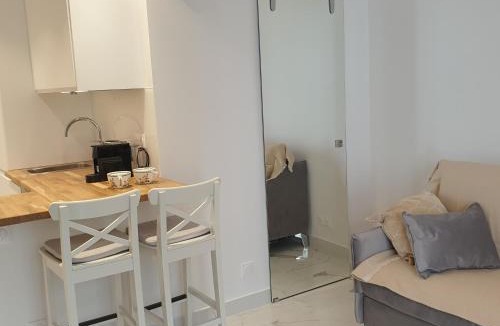 16th Arrondissement Apartment | Studio Eiffel Tower Trocadero