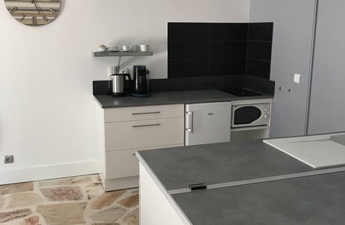 Puechabon Apartment | Studio en Chambre D'hôtes Proche de St Guilhem le Désert Avec Piscine et Jacuzzi