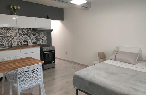 Saint-Laurent-d'Aigouze Apartment | Studio Entier