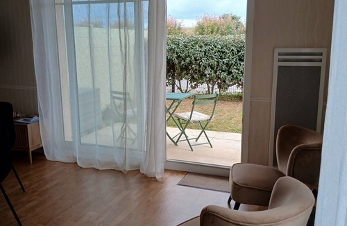 Ouistreham Apartment | Studio en Front de mer Avec Jardin et Parking. Animal de Compagnie Accepté