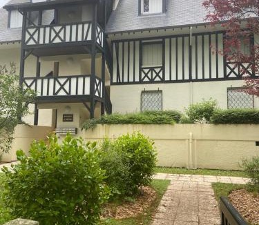 Cabourg Apartment | Studio en hypercentre refait à neuf en 2023 avec une belle terrasse!