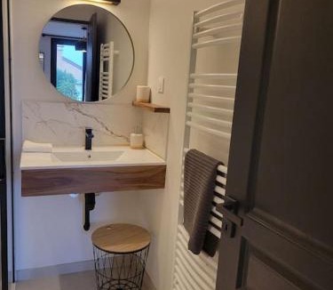 Gourdon Apartment | Studio en rez-de-jardin