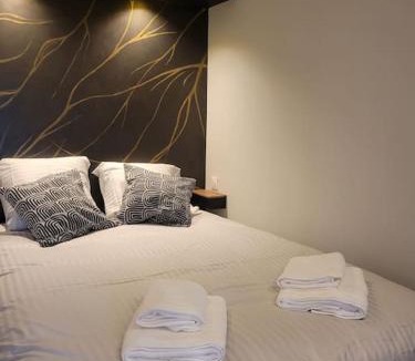 Gourdon Apartment | Studio en rez-de-jardin