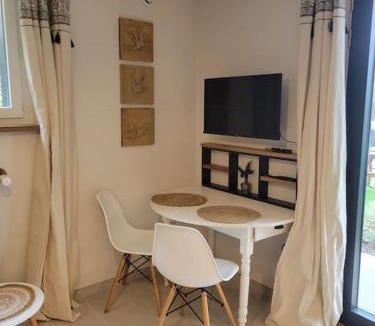 Gourdon Apartment | Studio en rez-de-jardin
