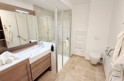 Aubenas Apartment | Studio-Ensuite with Shower