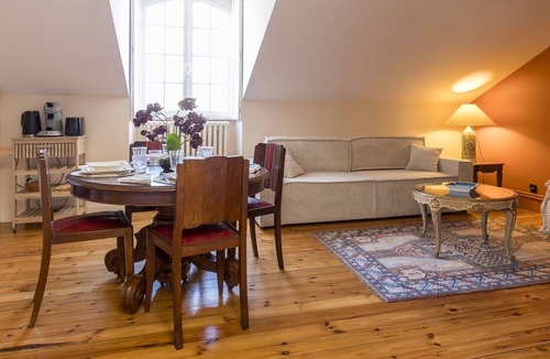 Jarnac Apartment | Studio-Ensuite with Shower-River view