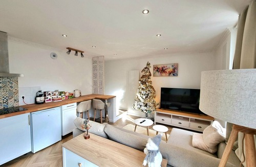 Montpon-Menesterol Apartment | Studio Entier de Standing