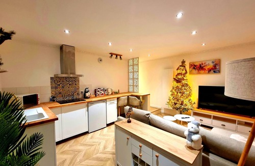 Montpon-Menesterol Apartment | Studio Entier de Standing