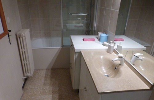 Grasse Apartment | Studio equipped in raised property