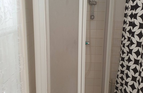 Issoudun House | Studio equipped with all comforts with location for vehicle near shops