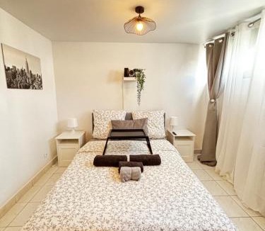 Saint-Ouen Apartment | Studio et Projecteur à 100 m du Métro