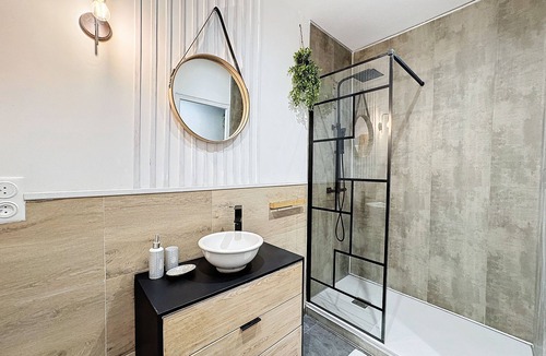 Villeneuve-de-Berg Apartment | Studio "evasion Ardéchoise"