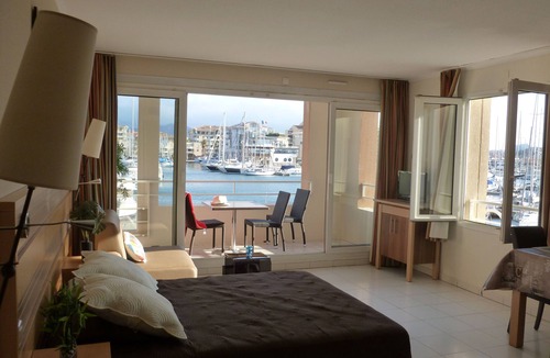 Frejus Port Apartment | Studio Exceptional view of Port Fréjus - Pool/Parking, direct access to the Beach.