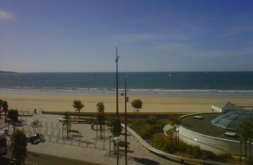 Les Sables d'Olonne Apartment | Studio Face Plage aux Sables d'Olonne avec Balcon, Ascenseur et Proximité Centre-Ville - FR-1-331-46