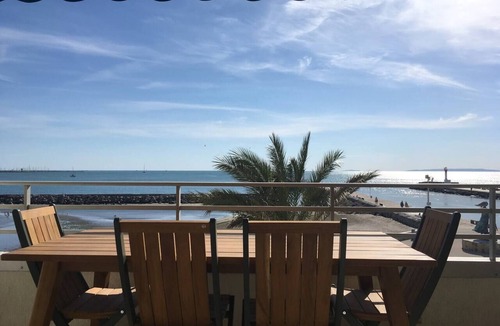 Le Grau-Du-Roi Apartment | Studio facing the sea with terrace and direct access to the beach and the Grau-du-Roi center
