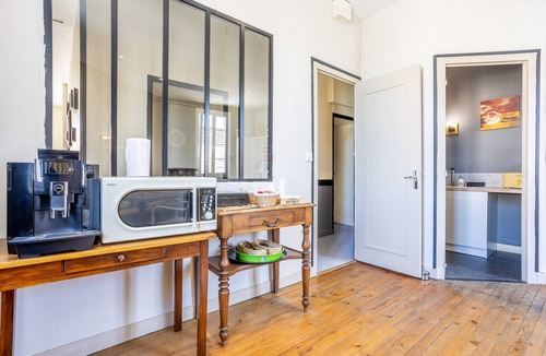 Chantonnay House | Studio 'Family Room for 3 People - No. 9' with Wi-Fi