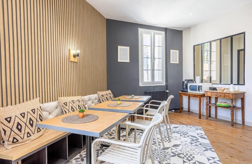 Chantonnay House | Studio 'Family Room for 3 People - No. 9' with Wi-Fi