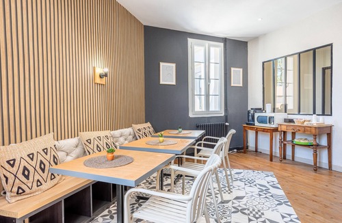 Chantonnay House | Studio 'Family Room for 3 People - No. 9' with Wi-Fi