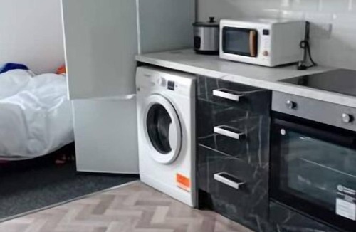 Fence Apartment | Studio Flat 2 Nelson Town Centrenn