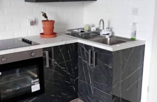 Fence Apartment | Studio Flat 2 Nelson Town Centrenn