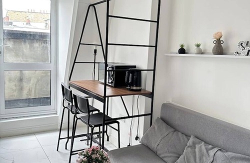 Camden Town with Primrose Hill Apartment | Studio Flat 8 – Peaceful Oasis in Camden Parkway