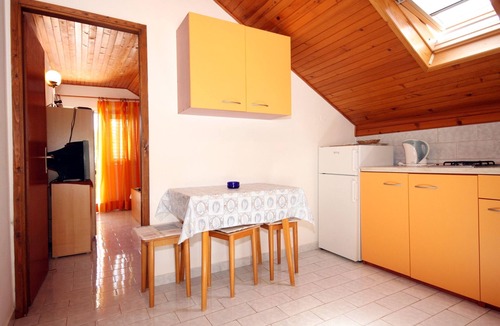 Vrbanj Apartment | Studio flat near beach Basina, Hvar (AS-542-a)