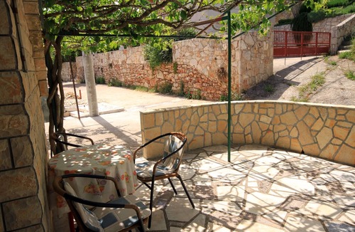 Vrbanj Apartment | Studio flat near beach Basina, Hvar (AS-542-a)
