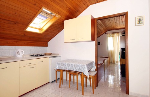 Vrbanj Apartment | Studio flat near beach Basina, Hvar (AS-542-b)