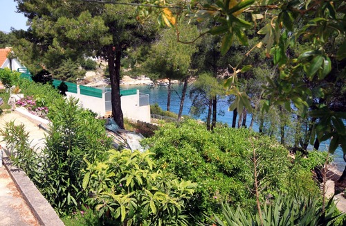 Vrbanj Apartment | Studio flat near beach Basina, Hvar (AS-542-b)