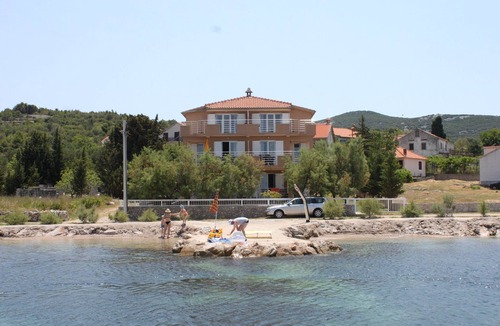 Banj Apartment | Studio flat near beach Banj, Pašman (AS-8206-a)