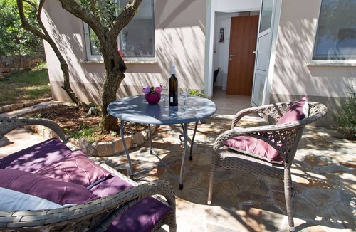 Donje Selo Apartment | Studio flat near beach Cove Donja Kruščica - Donja Krušica, Šolta (AS-12418-a)