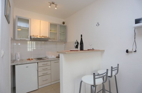 Mimice Apartment | Studio flat near beach Mimice, Omiš (AS-18149-d)