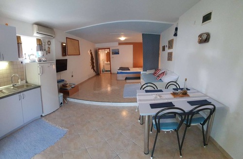 Susica Apartment | Studio flat near beach Murter (AS-22397-a)