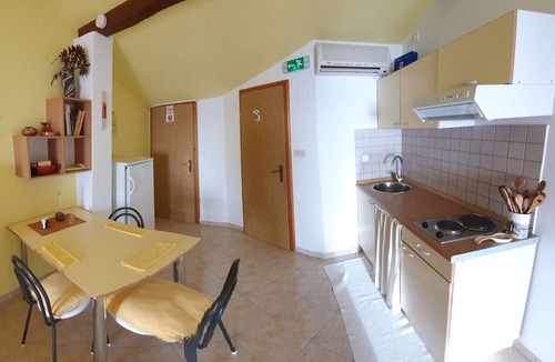 Susica Apartment | Studio flat near beach Murter (AS-22397-c)