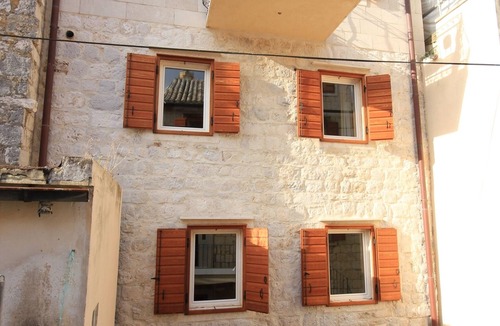 Komiza Apartment | Studio flat near beach Komiža, Vis (AS-3035-d)