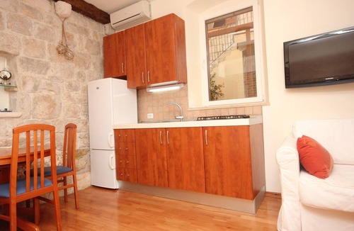 Komiza Apartment | Studio flat near beach Komiža, Vis (AS-3035-f)