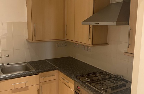 Bensham Manor Apartment | Studio flat on first floor