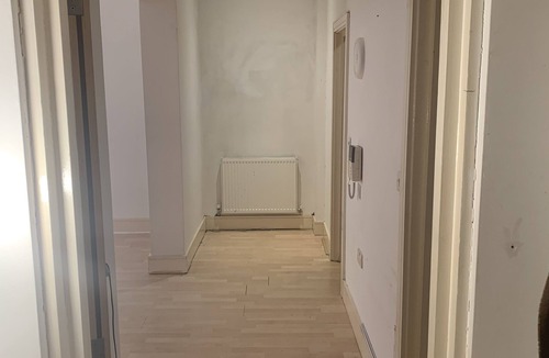 Bensham Manor Apartment | Studio flat on first floor